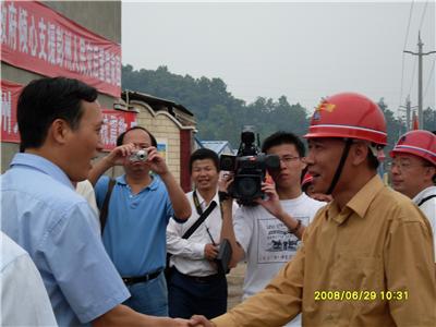 時任福建省委常委、福州市市委書記袁榮祥看望我司四川汶川地震救災員工